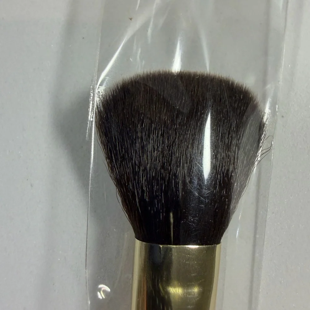 🩷5/$10🩷 Powder Brush with Pink Handle